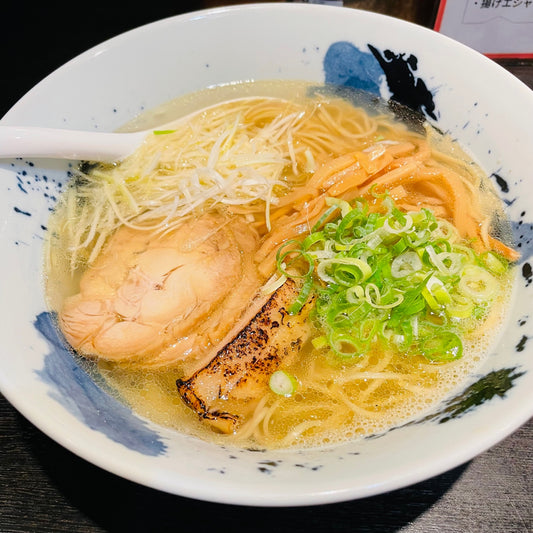 How to Eat Ramen for Foreign Tourists (2)  Shio (Salt flavored) Ramen