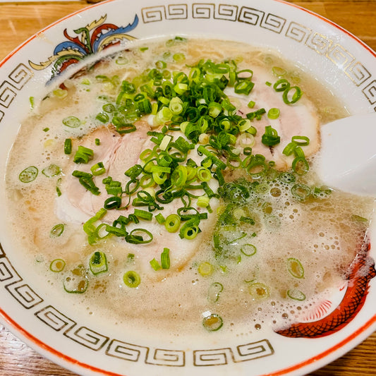 How to Eat Ramen for Foreign Tourists (4)  Tonkotsu (Pork bone) ramen
