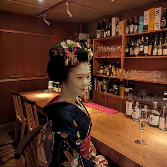 在東京介紹“Bar ei”：與正宗的神樂坂藝妓聊天的獨特體驗